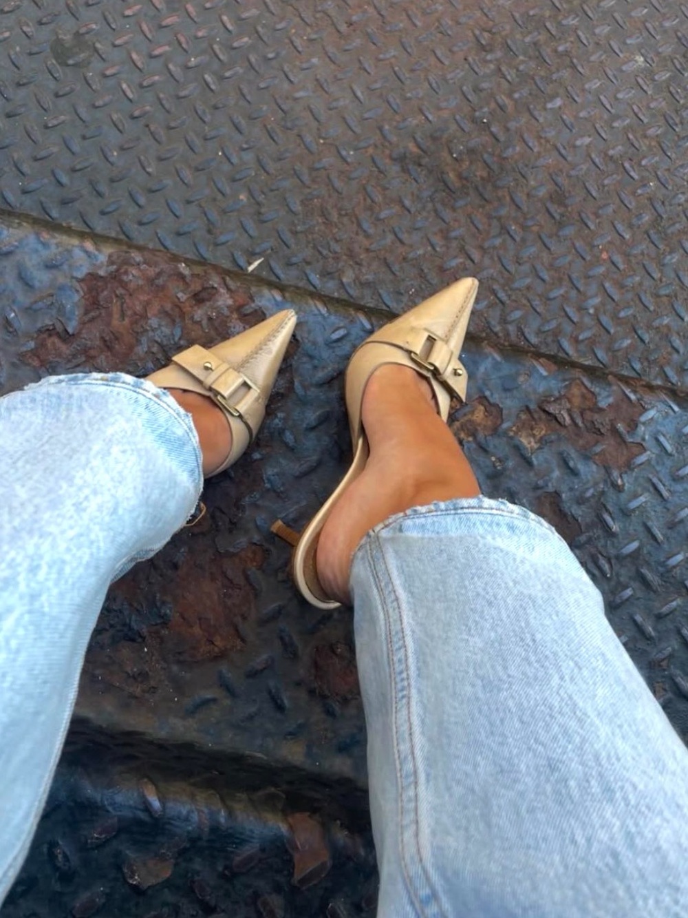 Gucci Brown Pointed Leather Mule Heels with Buckle - Picture 4 of 5